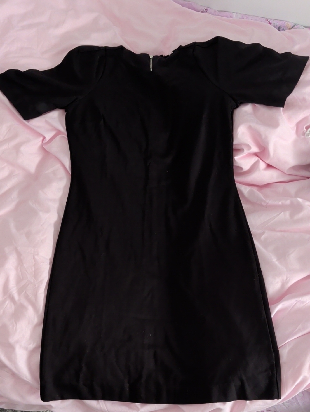 RW&CO. Black Short Sleeve Mini Sheath Dress